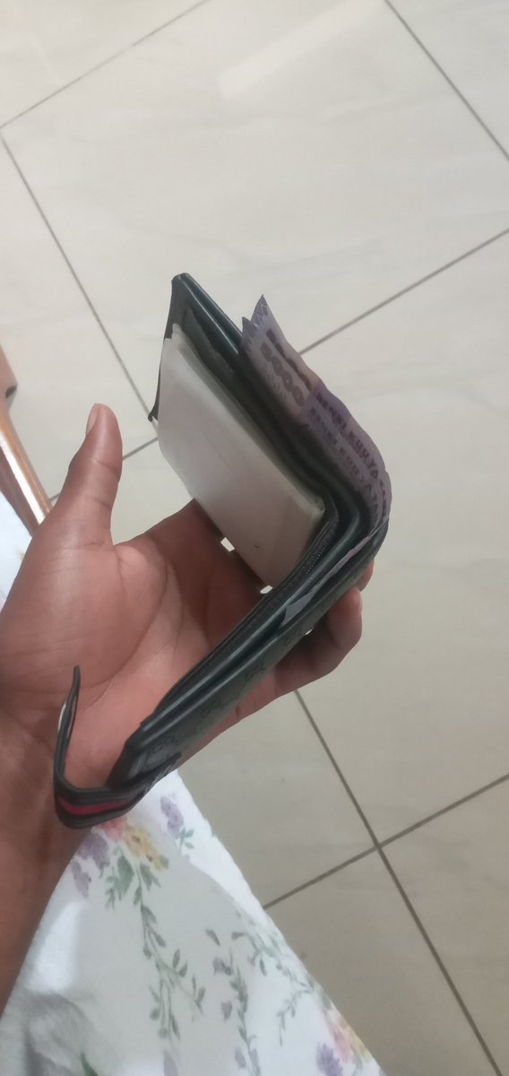 Emmoh12's tweet photo. #walletchallenge
Embu tuone Wallet yako iko na kiasi gani leo😅😅🙌 https://t.co/fqflAWpC4v
