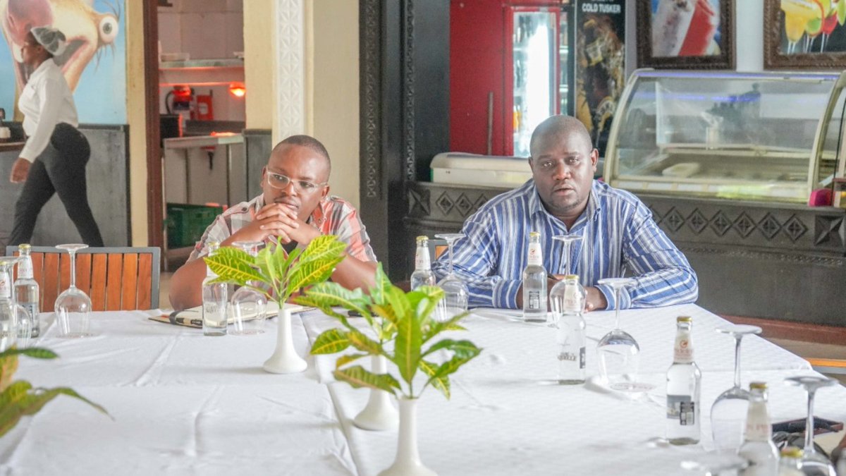 This morning our team had a fruitful conversation with <a href="/HEAhmedJiir/">H.E FCPA Ahmed Abdullahi E.G.H</a> Governor for @WAjirCountyKE. We look forward to deepening our partnership towards achieving better health outcomes for the people of Wajir. #Amref4UHC #PHC4Counties <a href="/KenyaGovernors/">Council of Governors</a> <a href="/maarifa_centre/">Maarifa Centre</a>