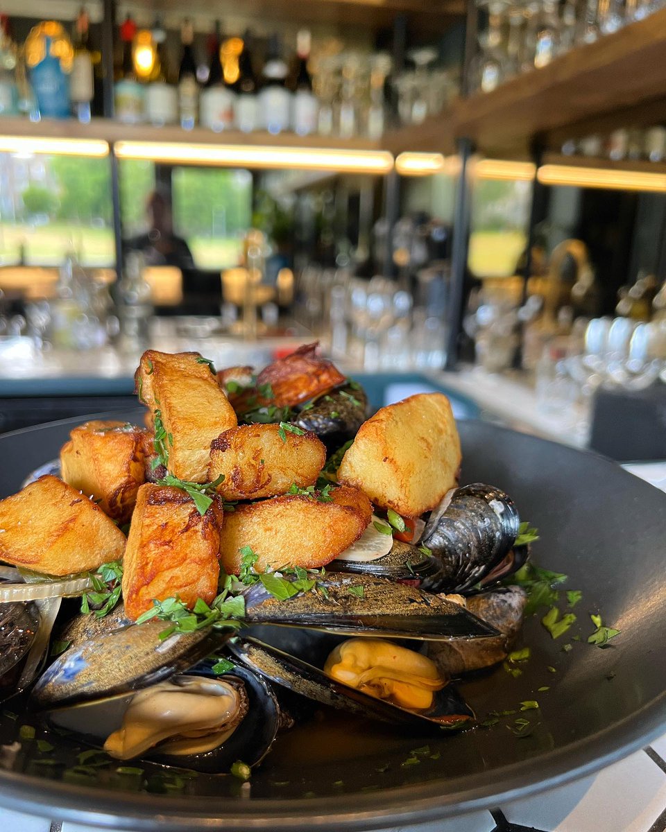 Hello lovely people! Last weekend of £15 Mussels, chips &amp; wine lunch, our festive menu, Hogmanay tickets and At Home Festive seafood - mailchi.mp/96230aa28288/h…