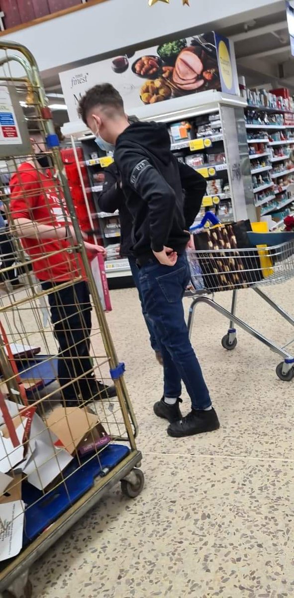 Speedo Scally on Twitter "Love seeing lads sagging a bit."