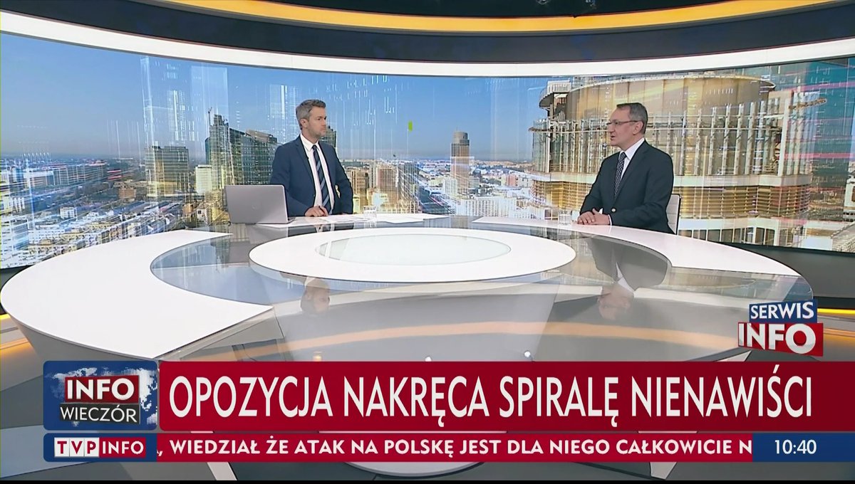 Lewica_News's tweet photo. "Zdaniem wielu publicystów".

#2mld #TVPiS https://t.co/OUJbW76jRR