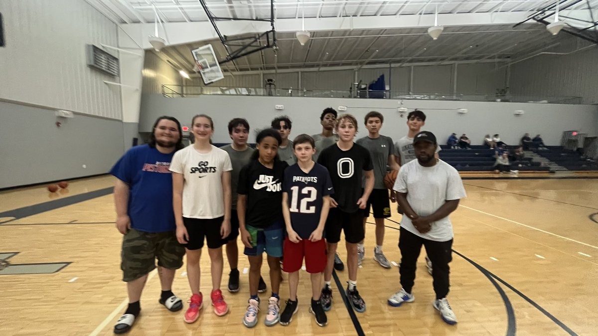 monroeeliteaau's tweet photo. Great workout Coach Gary &amp; Coach McIntosh with our young Elite prospects! https://t.co/lJ0ng9xQpt