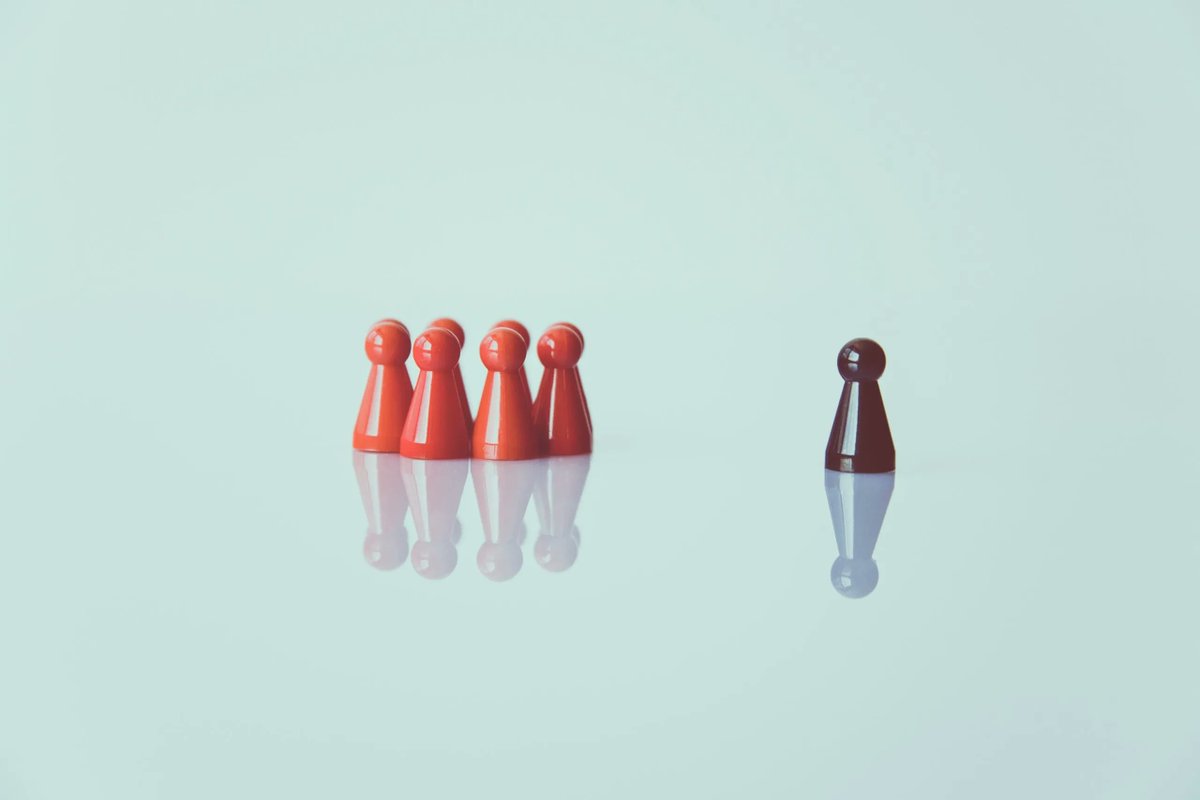 Comment les nouvelles générations poussent-elles les #managers à se réinventer ? 👀 <a href="/iarctus/">Isabelle Reyre</a> co-autrice avec <a href="/Marclippa/">LIPPA Marc</a> de l'ouvrage « E-Management : Comment la #révolution #numérique transforme le #management », (cc <a href="/ANDRH_Officiel/">ANDRH</a>) nous en parle 👉 buff.ly/3SA0vPG