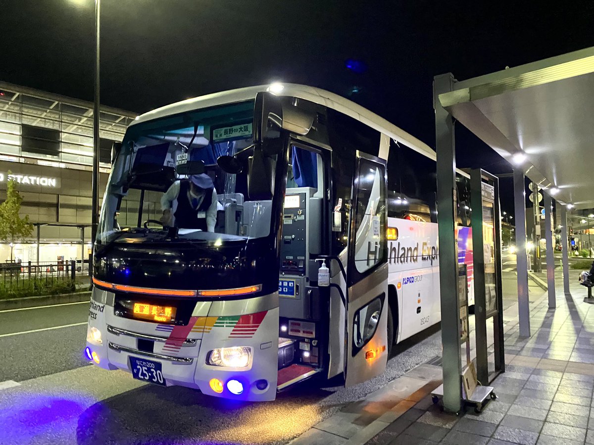 izupapa0211's tweet photo. 【きょうの文具】
ゼブラのLightwrite α
ペン先にライトが付いた油性ボールペン。
暗い場所での筆記が可能です。
夜行バスの車内でメモがとれたり、うっかり落としてしまったイヤホンを探したりするときにも重宝します。
実体験(^◇^;)
#きょうの文具
#ゼブラ
#lightwrite https://t.co/2OHHmW1syn