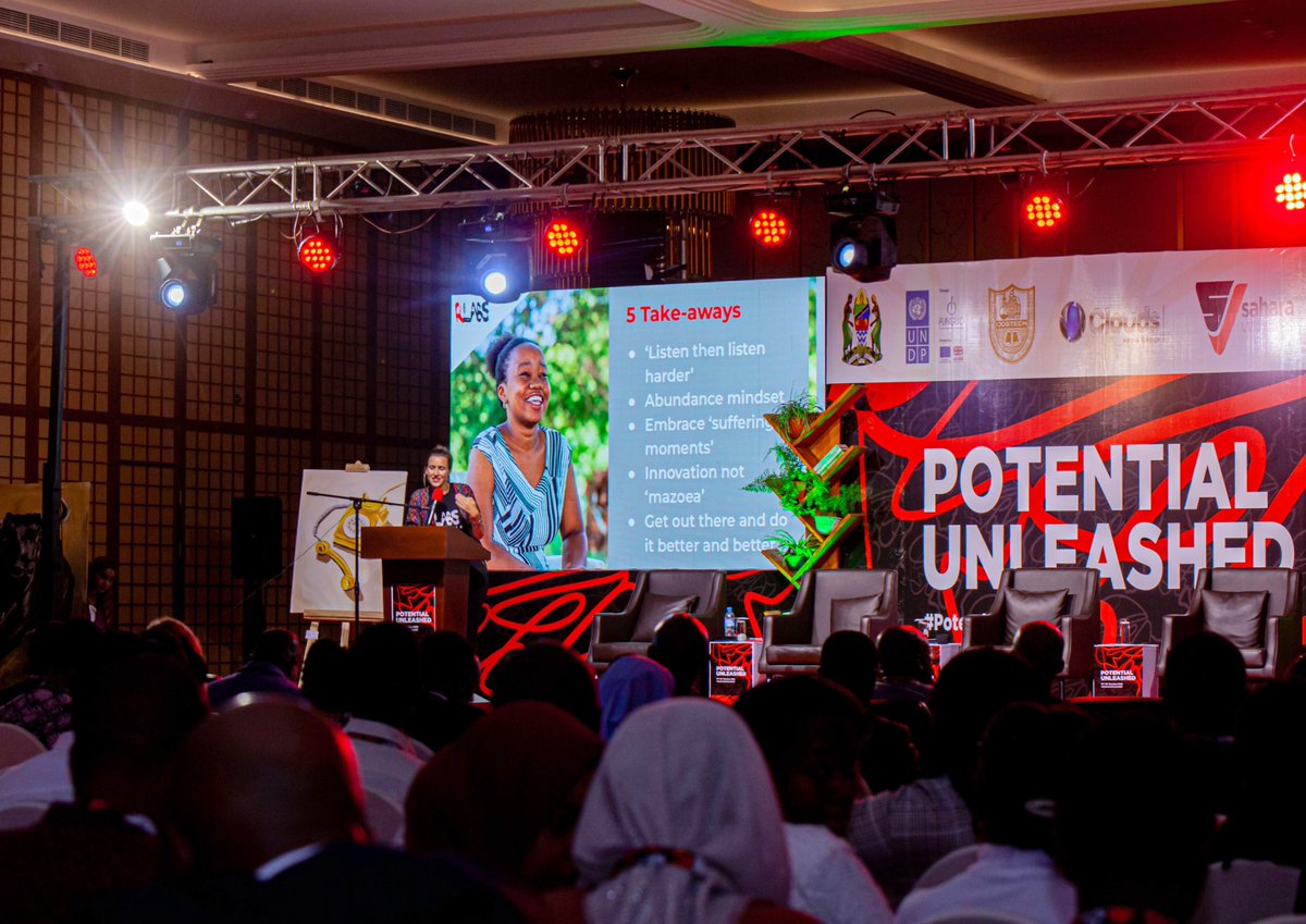 Naomi_rouse_'s tweet photo. At @TzRlabs, we spend a lot of time working w/ youth starting out in business & SMEs throughout #Tanzania. We often feel their reality isn't understood. It truly was an honour for @TzRlabs to bring grassroots voices to #SaharaSparks22. #PotentialUnleashedTZ #PotentialUnleashed22 https://t.co/DG2GZ5CEKZ