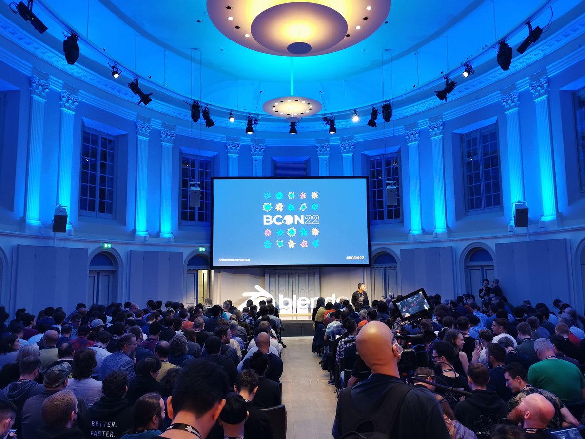 The main room was packed half an hour before start. A lot of people getting back offline ;)
#bcon22