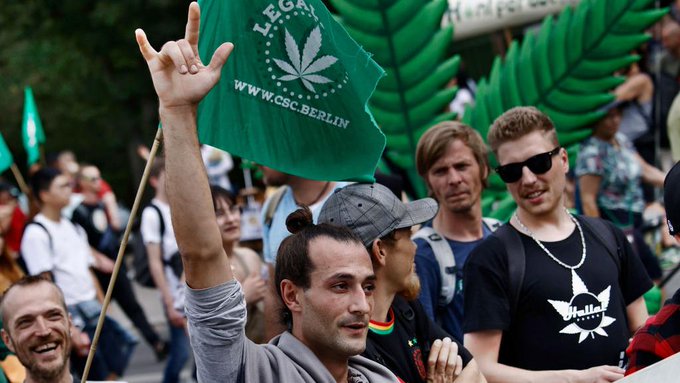 You now the whole "German Cannabis Legalisation movement" is really gathering steam when the British Press are starting to report it heavily #cannabis #cannabiscommunity #weed #marijuana #thc #CBD #cannabisculture <a href="/cbt_bot/">CBT役に立つかもしれない情報bot</a> <a href="/TheWeedSpot_/">WeedBOT</a>