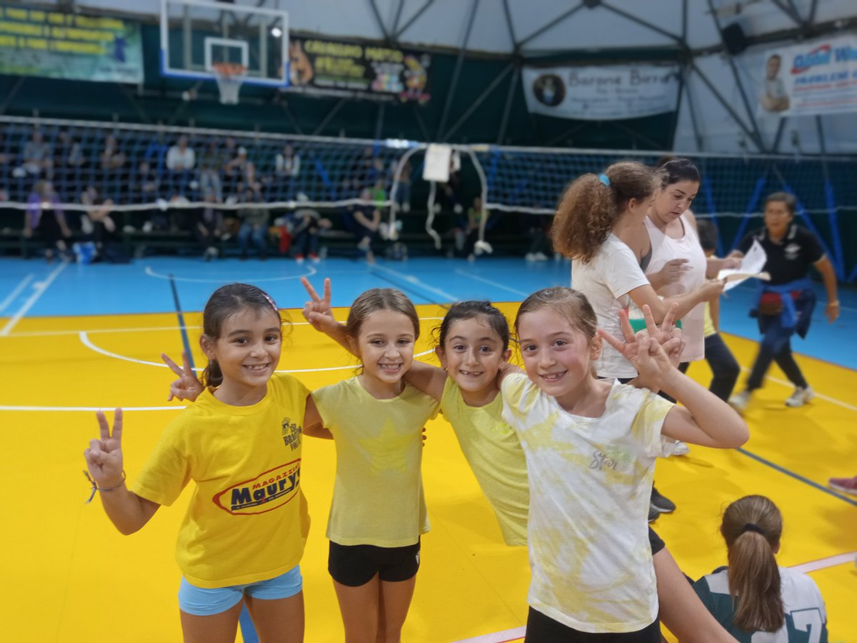 TeamVolleyLago's tweet photo. Momenti di grande gioia ieri con i piccoli del #minivolley.Pomeriggio di sport e amicizia con le società della Number One di #aprilia #giovolley #teamvolleylago https://t.co/f0y8QLx7JB