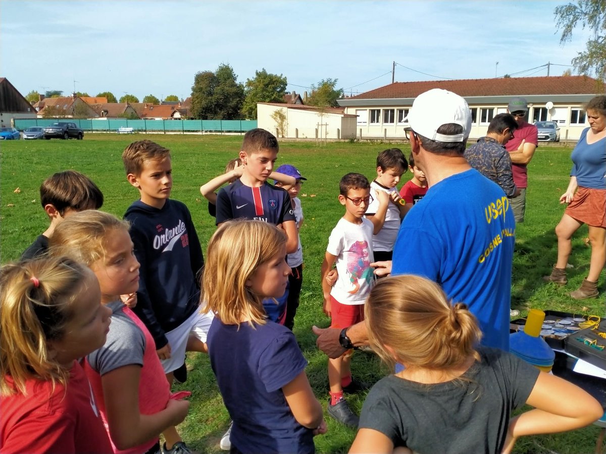03Usep's tweet photo. Après les petits la semaine précédente, c'est au tour des grands d'ouvrir le bal des rencontres "hors temps scolaire" avec une activité randonnée/course d'orientation à Cosne pour 59 enfants.
@usepnationale @AlainTexier2 @BernonMme https://t.co/toVXARi4gl
