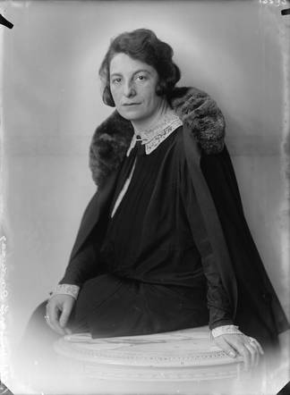 AuschwitzMuseum's tweet photo. 27 October 1887 | A Dutch Jewish woman, Eva Musaph-Kanteman, was born in Hengelo.

In September 1942 she was deported to #Auschwitz and murdered in a gas chamber after the selection. https://t.co/3CSi1wAeEF