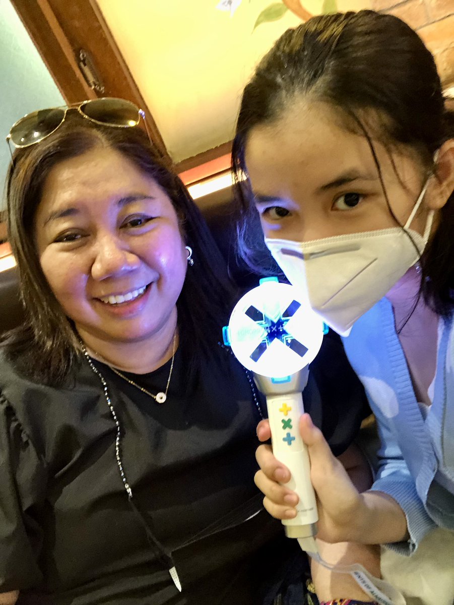 Shei_Tweets's tweet photo. My 1st #kpop concert with my niece, Audrey #ACTLOVESICKinMANILA @MOAArena #NinangAwesome https://t.co/D0CCuV6zcj