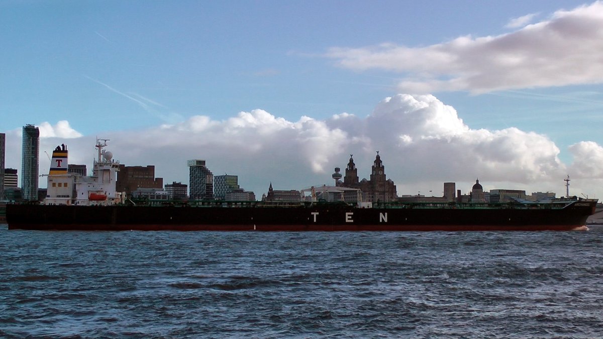 The 274m long crude oil tanker Archangel, arriving in Liverpool from Ingleside, USA yesterday. She was helped along by tugs Millgarth, Fulmar, Svitzer Stanford and Svitzer Stanlow. #merseyshipping #maritime VIDEO >>>> youtu.be/dyDNUv6IiyI