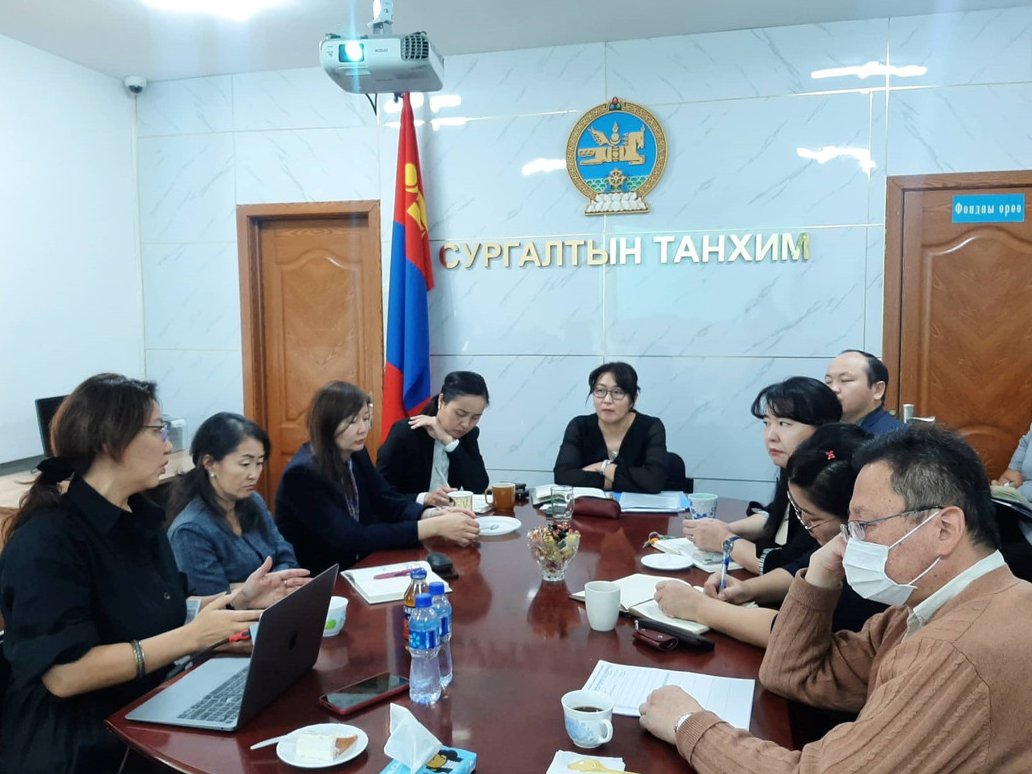 Шүүхийн ерөнхий зөвлөлийн гишүүн Н.Баасанжав өнөөдөр Баянзүрх дүүргийн Иргэний хэргийн анхан шатны шүүхийн шүүгчидтэй уулзаж, шүүхийн шийдвэрийг олон нийтэд энгийн ойлгомжтой байдлаар хүргэх шүүхийн шийдвэрийн хураангуйг бэлтгэх талаар танилцууллаа judcouncil.mn/site/news_full…