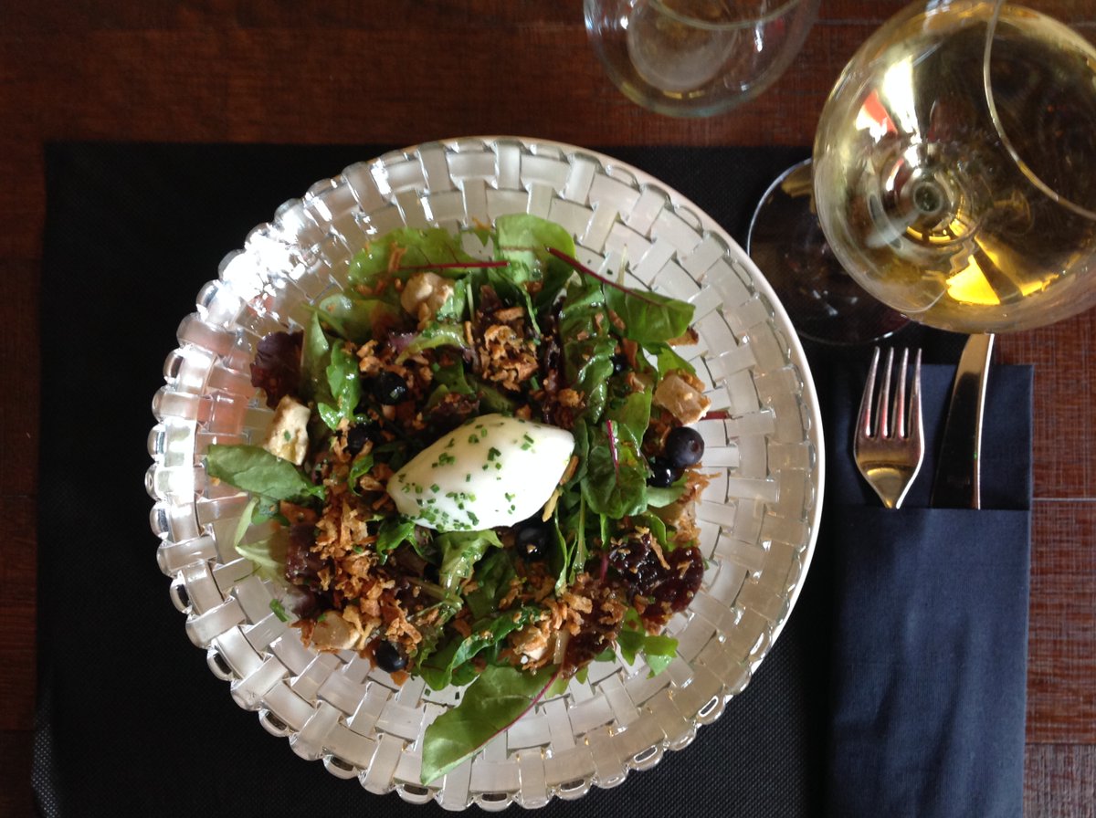 Mañana es viernes, hoy comienza a disfrutarlo
Y no hay mejor manera de hacerlo que disfrutando de nuestro menú diario, de martes a jueves en horario de comida, y con tus compañeros de trabajo 
#Martinete #BarrioDeSalamanca #menudeldia #gastronomia #foodie