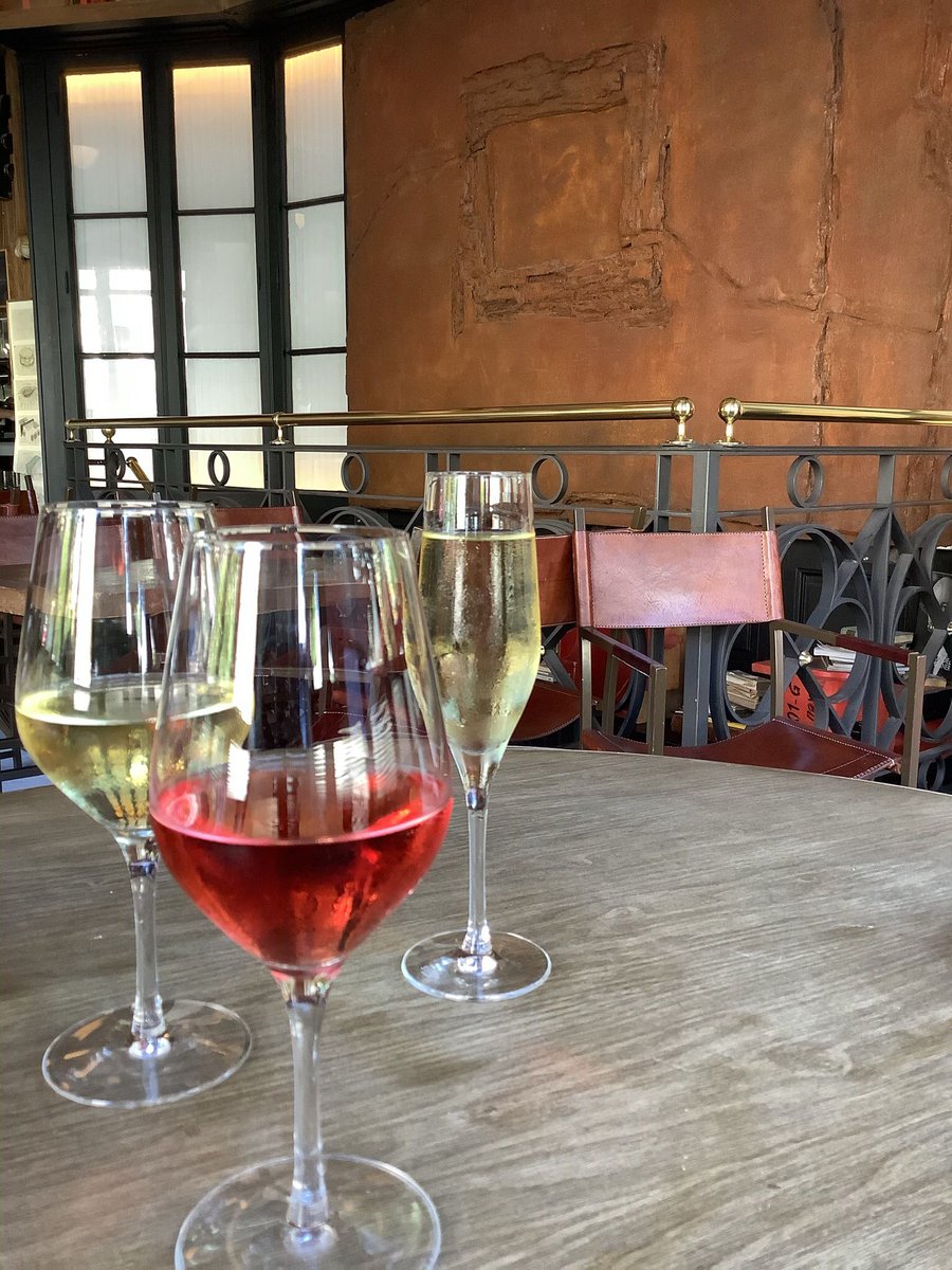 Este fin de semana ¡brinda en Martinete!
Os invitamos a reservar martinetemadrid.com/reservas 🥂
#Martinete #Madrid #ociomadrid #lifestyle #restaurantesmadrid