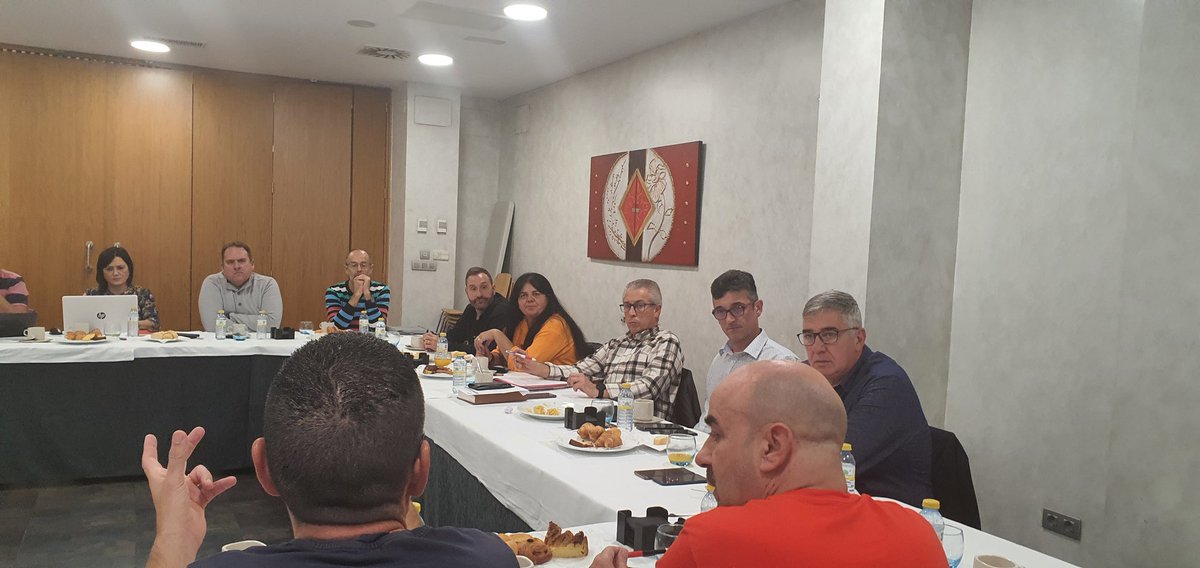 Hoy desayuno de trabajo del Comité de @CCOOServ_CyL, @ivicenteh Secretario de acción sindical de @serviciosccoo nos expone las estrategias federales en materia de negociación colectiva.Tenemos #ElPoderDeCambiarLasCosas @CCOOCyL @VicenteAndresGr @lainuka @ChemaMartinez63