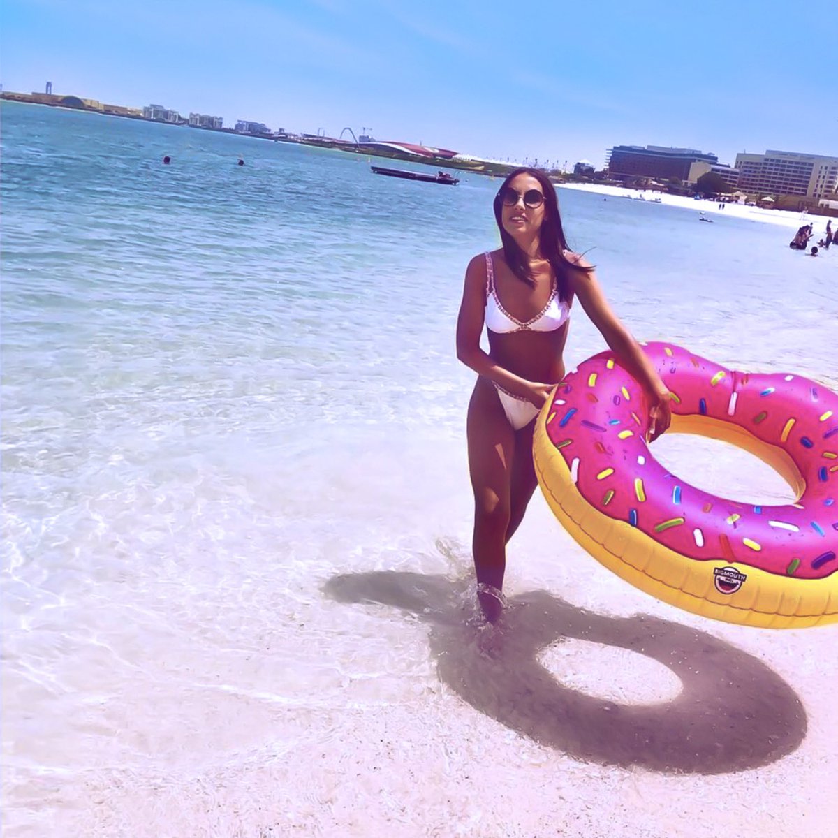 The perfect place to relax and soak up the sun🔅 

#yasbeach #yasisland #beachgetaway #visityasbeach #sun #sea #beach #beachday #yasislandabudhabi #sunshine #visityas #beachlover #yas #beachclub #beachlife #goodvibes #mangrove #sunnyskies #beautifulbeach