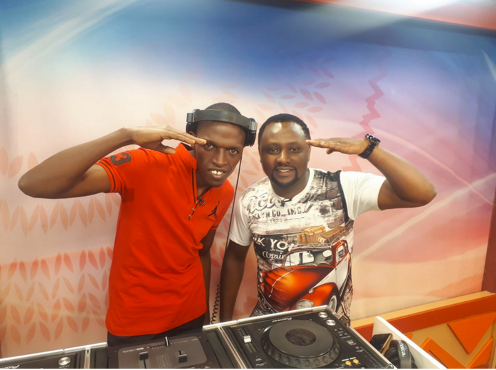 Zilizzzz!! Ni githaa kiria turingithagia nyimbo cia nahau before ndani ya #Zilizopendwa na Gathuki Mundu Wakasungula na DJ Jey254  Chapa request katambeeee!!! SMS 20014