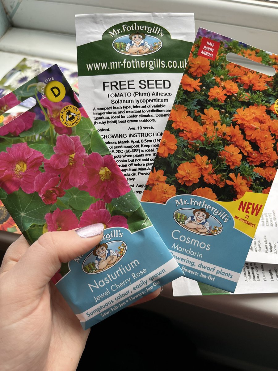 growingwithliv's tweet photo. Looking forward to growing these (nasturtiums and cosmos have to be at the top of my favourite flowers list), plus my free tomato seed 🌸🍅 @mrfothergill 
#GardeningTwitter #CanItBeSpringAlready https://t.co/3MX4c7FEAv