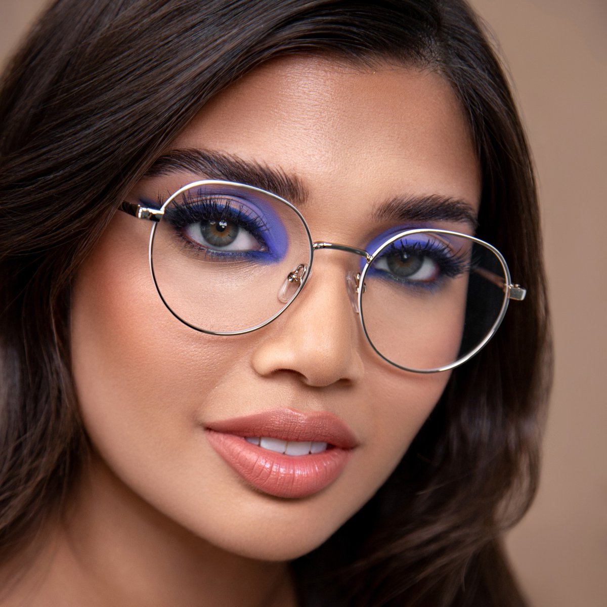 Meet the latest #OscarWylee release: the Makeup Collection, with frames designed to dress the face and emphasise the gaze. ✨

We worked with Australian MUA Isabelle De Vries who created looks inspired by her favourite frames from this collection.

bit.ly/3gKZk2K