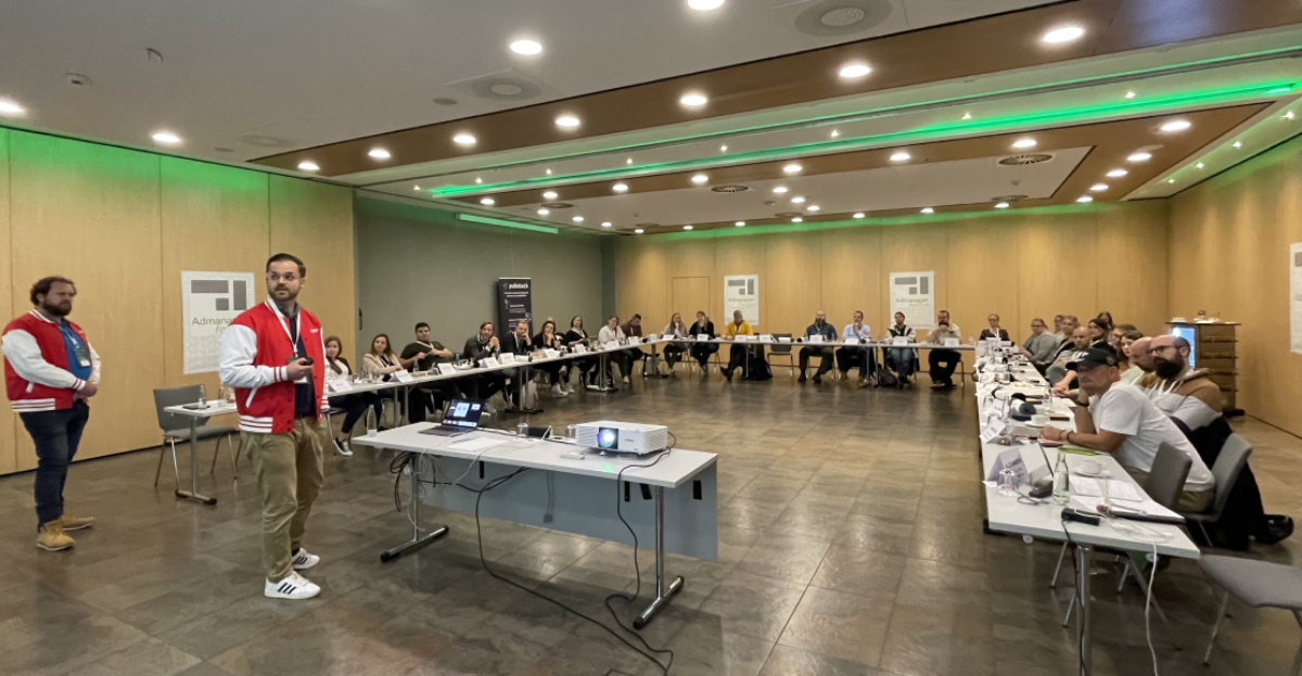 Erste Session beim AdOps Forum Supply: Felix Herkenrath und Philip Warth von der Hamburger Morgenpost sprechen über das Thema „Selfbooking – eine Chance für die Online Vermarktung“.
#adopsforum #adops #supply