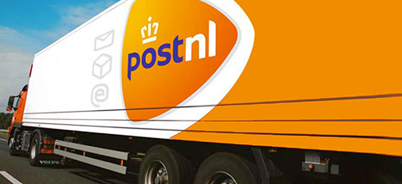 Mailweb's tweet photo. @PostNL @JohnGietelink @DHLNL Are you sure? Waarom die @ met een e dan? https://t.co/bctsbZbQe5