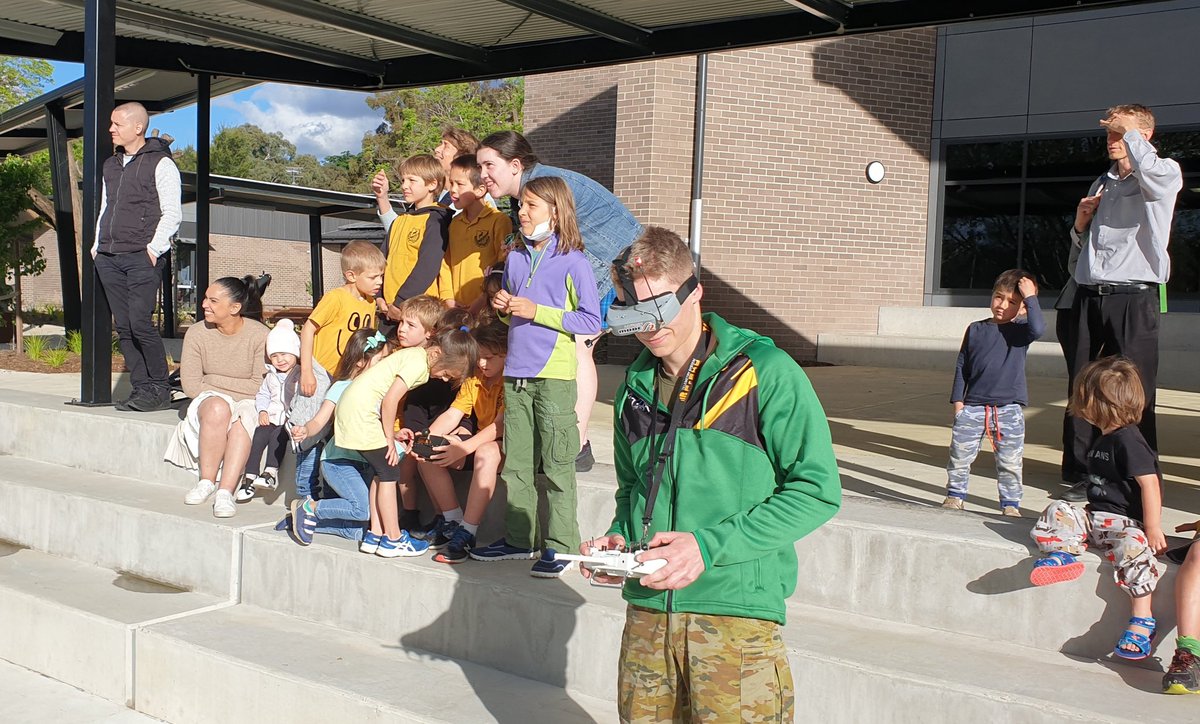 AUADRT's tweet photo. A great #STEM night at Campbell Primary School this evening talking #YourADF #drones/#UAS and #DroneRacing!
#SendIt!
@ChiefAusArmy @comdforcomd @FORCOMDAusArmy @DefenceAust @defencejobsaust https://t.co/Cm4mVPWDxp