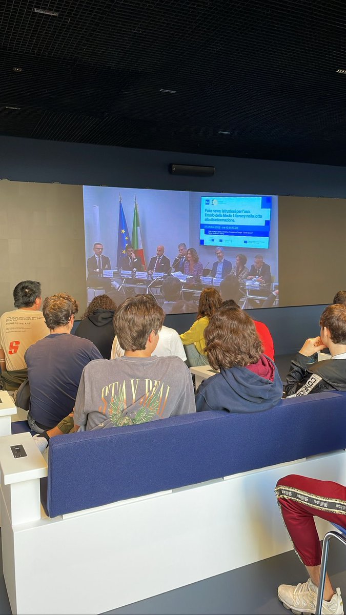 Europarl_IT's tweet photo. 🔵 Da Esperienza europa David Sassoli evento @Europarl_IT @IDMO_it @RaiCultura @RaiScuola @RaiNews @europainitalia #Europeanmedialiteracyweek.
🇪🇺📚🇮🇹Grazie a tutte le scuole collegate !
Perché conoscere l’Europa cambia tutto!
#EuropaExperience
Live : https://t.co/6AtqehxLL5 https://t.co/jY8NG8ZmNZ