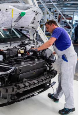 Anche in un'auto elettrica #EVs  può capitare che si guasti la batteria, non quella principale, ma quella di servizio a 12 volt. A Graziano, un lettore, è capitato, e qui ci racconta a che disavventura è andato incontro. <a href="/vaielettrico/">Vaielettrico</a> risponde⬇️

vaielettrico.it/disavventura-c…