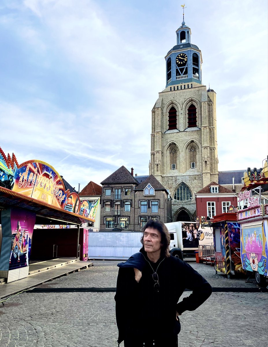 Now in historic Bergen op Zoom, Holland to receive the Sena Performers European Guitar Award 2022…