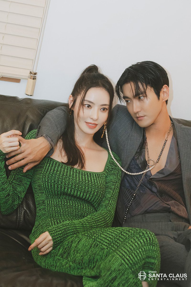 MalayaMakata's tweet photo. THE WAY HE LOOKS AT HER 😭🫠♥️ #siwon #dahee https://t.co/TkXUoD0CAZ