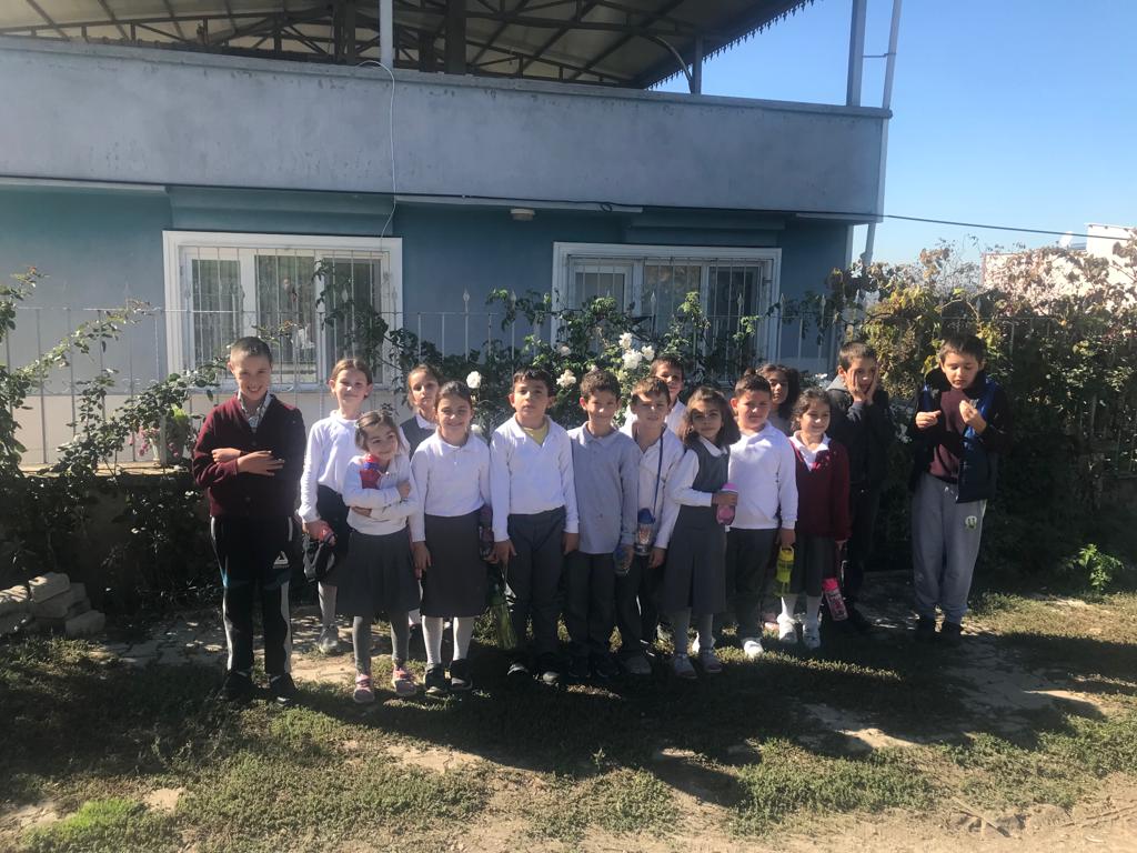seckoy's tweet photo. Kankalar doğa yürüyüşünde 🌳🌲🌻 https://t.co/IFVLhUdp4S
