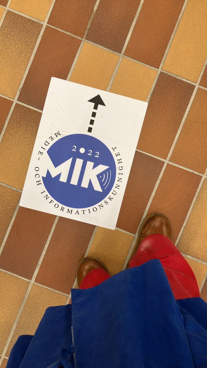 maaritjii's tweet photo. MIK håller en i rörelse! Tog en sväng till den nationella #MIKgbg2022-konferensen på @goteborgsuni för att diskutera #flerspråkighet, #minoriteter, #mångkulturalism och #medier innan det blir dags att dela ut @UNESCO’s media and information literacy award online! #MIKveckan https://t.co/PFBuUSv34y