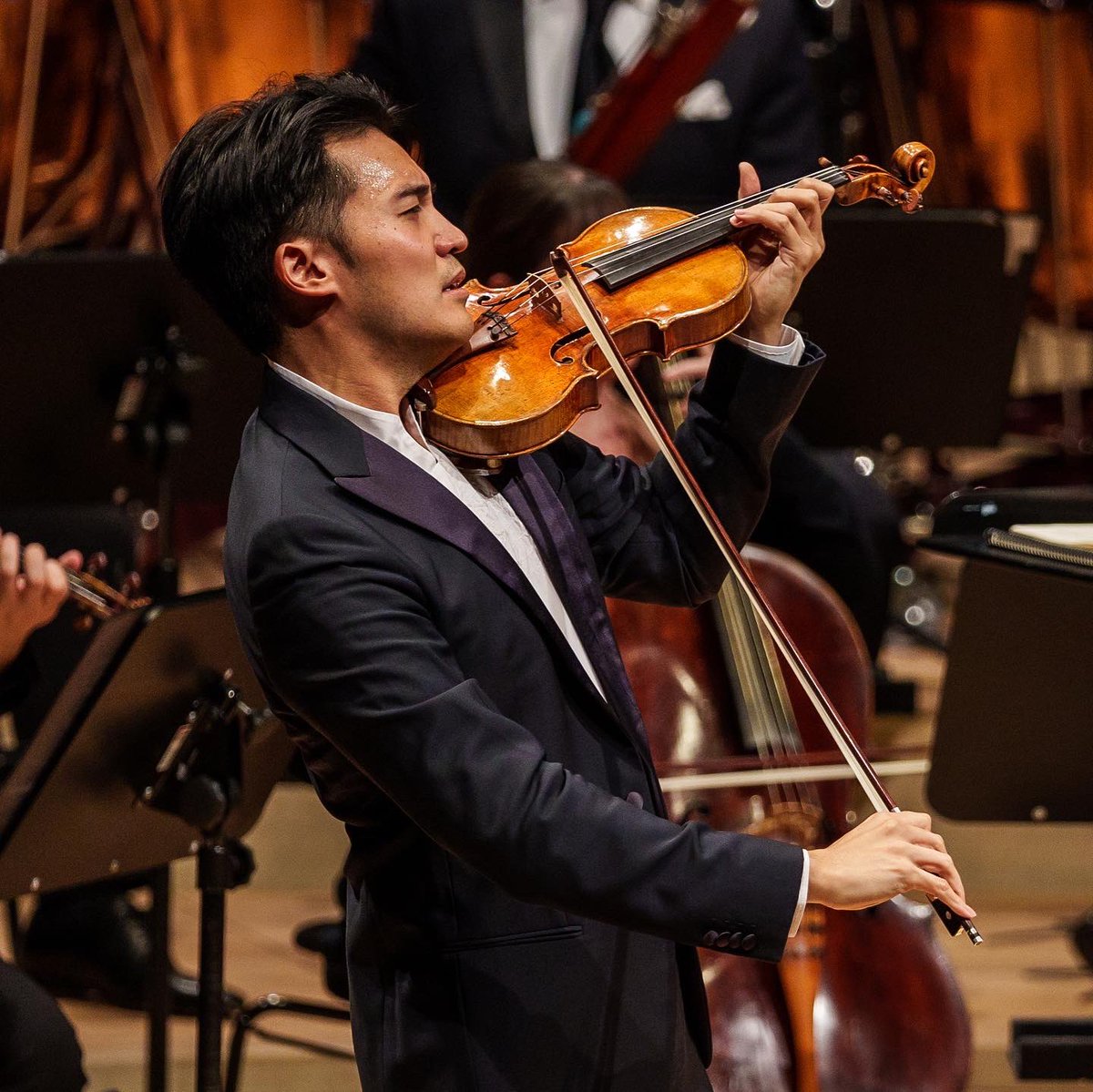 raychenviolin's tweet photo. About last night… THANK YOU Hamburg for 2 unforgettable concerts with The Knights ❤️ 

Looking forward to bringing music to 8 more cities on this tour! 🙌🏼

📷: Sebastian Madej https://t.co/bADPBcs3UG