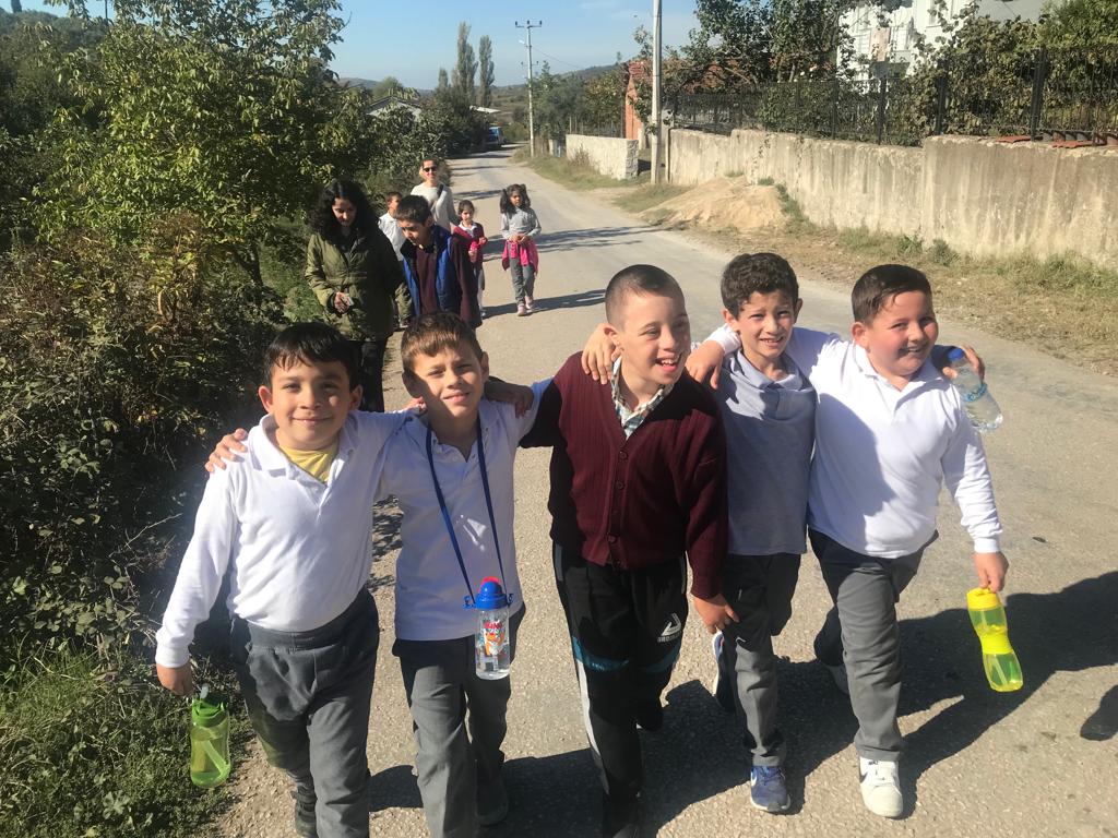 seckoy's tweet photo. Kankalar doğa yürüyüşünde 🌳🌲🌻 https://t.co/IFVLhUdp4S