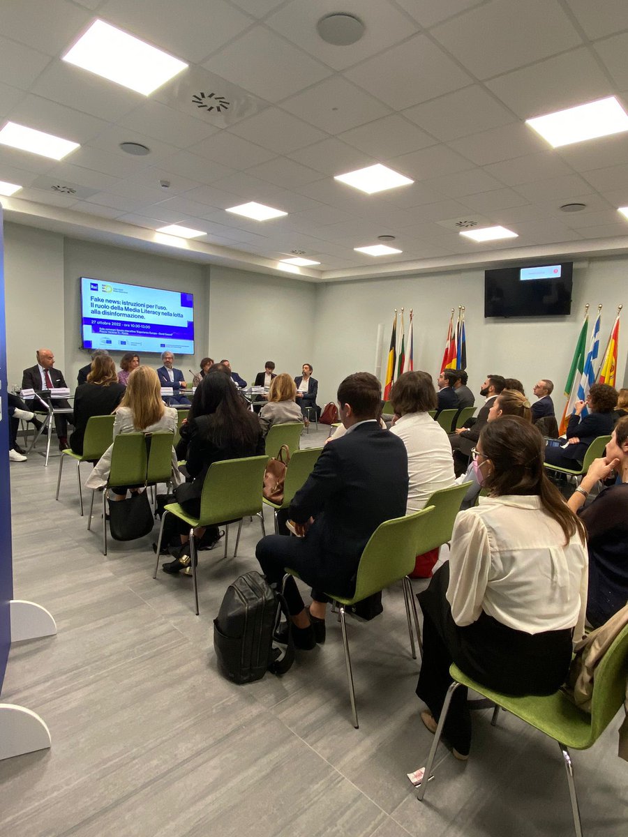 Europarl_IT's tweet photo. 🇪🇺 @elenacappa illustra le Pillole per combattere la disinformazione a cura di RAI e @IDMO_it 🇪🇺.
Siamo live da Esperienza Europa- David Sassoli di Roma: https://t.co/6AtqehxLL5
RT @IDMO_it
Perché capire l’Europa cambia tutto
#EuropaExperience
#Europeanmedialiteracyweek https://t.co/aAIYA0V3fu