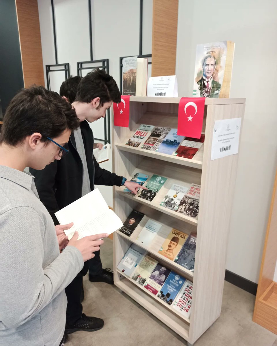 Akyakaavmktp's tweet photo. Kütüphanemizde 29 Ekim Cumhuriyet Bayramı nedeniyle 2️⃣7️⃣- 3️⃣1️⃣ Ekim 2022 tarihlerinde kitap sergisi açılmıştır.
Tüm okuyucularımızı sergimize bekliyoruz🤗
@tckulturturizm
@iktm34
@iokihk
@Akyakaavmktp
#library #kutuphanem #kütüphane #cumhuriyetbayramı #cumhuriyet https://t.co/WBxrUXHZTm
