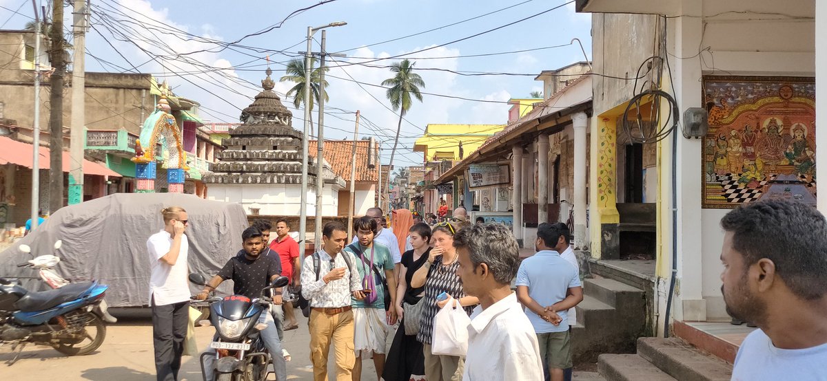 ISachikant's tweet photo. Happy to see all USA visitors after COVID,it's really good experience for both.
Thank you so much for coming our village 🙏 and thank you for appreciating our work.
Visit again 😊
Jay Jagannath 🙏
#usclient #happycustomer #adaywithforeigners #Raghurajpur #pattachitravillage #art https://t.co/W1GZ7GHuIB
