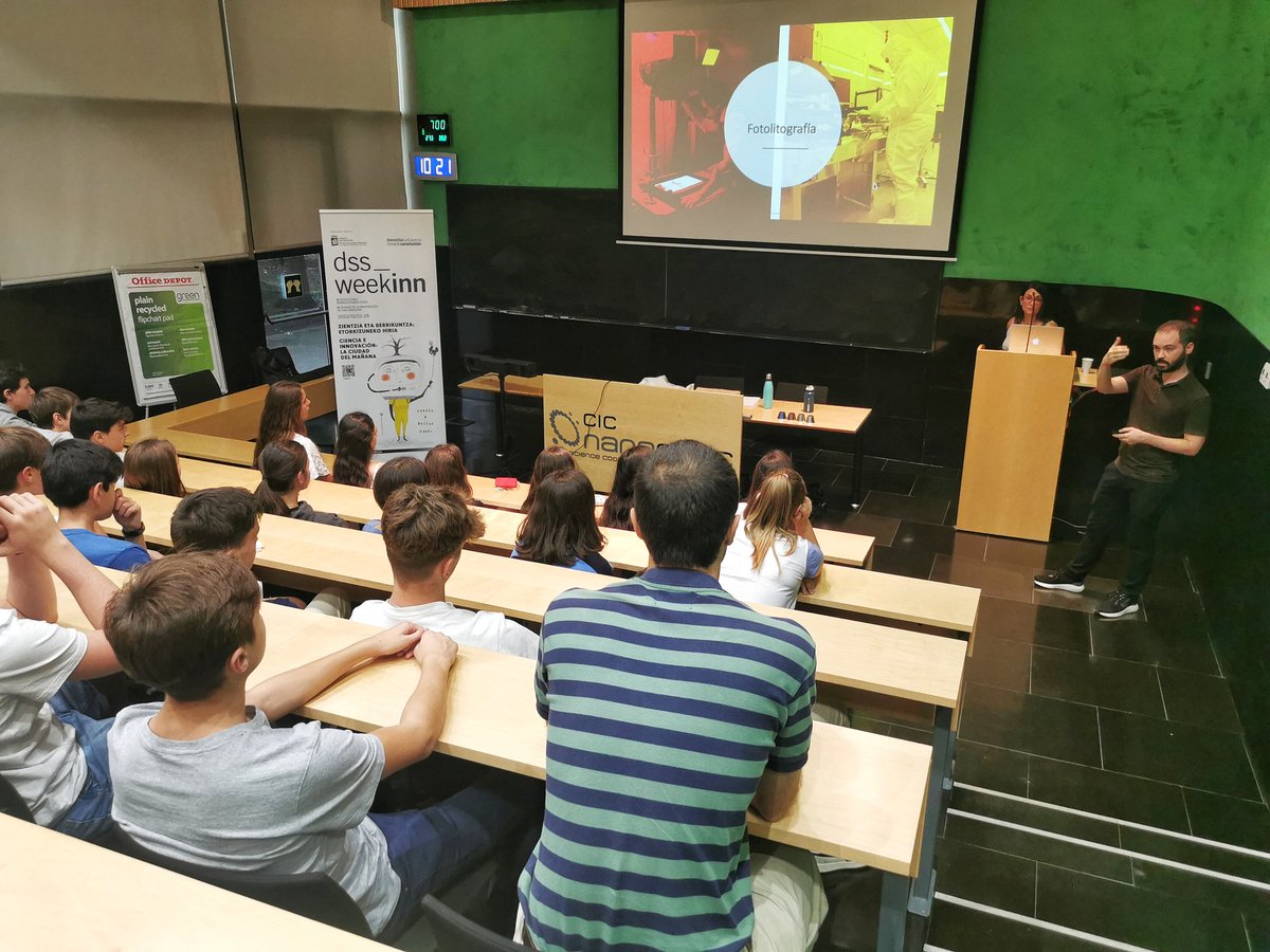 FomentoSS's tweet photo. Estudiantes de @ALDAPETAMARIA están visitando las instalaciones de @nanogune para conocer de primera mano qué es la nanotecnología y qué proyectos se desarrollan actualmente en este centro de investigación. #WeekINN https://t.co/EX7EF4sAZV