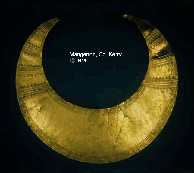 au_ireland's tweet photo. Hard to resist using again this brilliant image from @NASA setting it side by side with one of the most expertly made #prehistoricgold lunulae found near Mangerton, Co. Kerry in the sw of Ireland. Do I think lunulae are ultimately derived from observing solar events? Yes I do. https://t.co/AV7HTjv9OE
