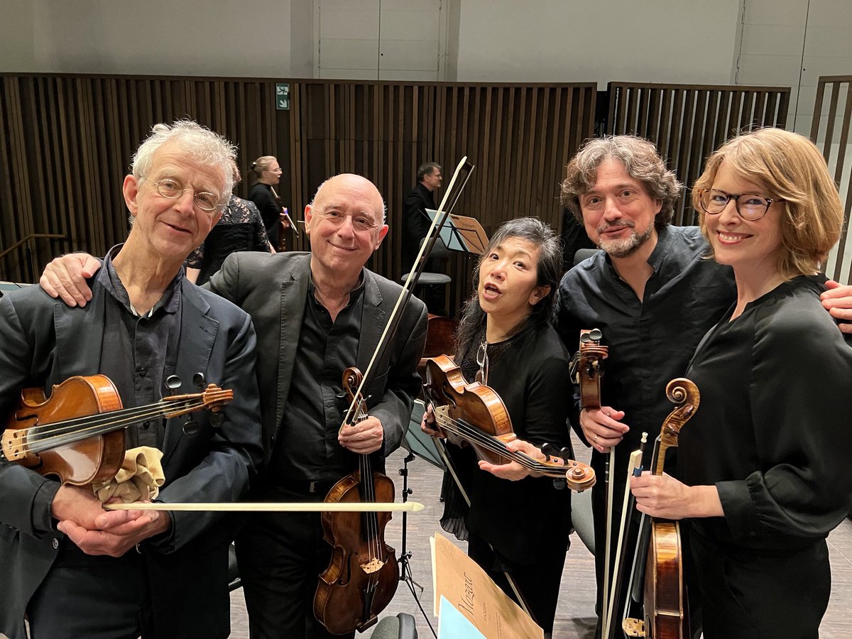 emorenoviolin's tweet photo. Después de 40 años el legendario violista Marten Boeken, Optimus Artifex, dio su último concierto con @Orchestra18c en Gante. En el grupo de violas vamos a echar mucho de menos su color irreemplazable y su sonido indispensable.¡Bravo, gracias y hasta siempre, gran amigo y colega! https://t.co/NHSpAnNkrm