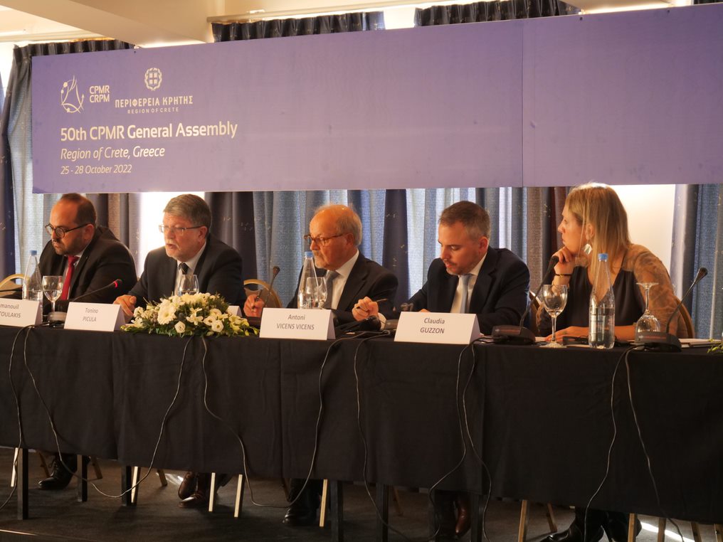 CPMR_ISLANDS's tweet photo. 🗣️Tonino Picula, MEP &amp; @Searica_ITG Chair : 
🏝️ Islanders represent more than 15 million 🇪🇺 Europeans. They are ambassadors of a self-sufficient lifestyle in their insular territories and the strongest voices to push for an #EUIslandsPact  #CPMR2022 https://t.co/pZ95eWeqQt