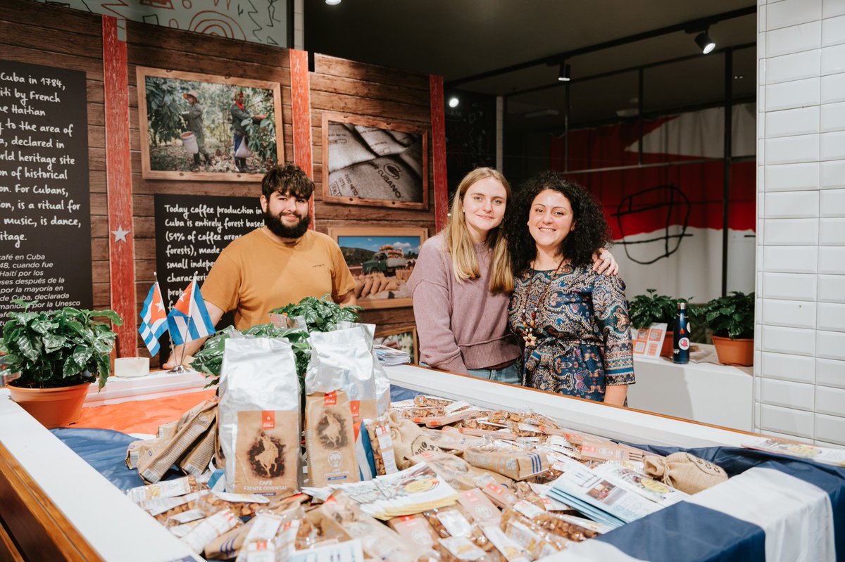 GiustoSano's tweet photo. Il primo "Festival della Cultura Cubana" si è concluso domenica, grazie a @umbertomontano per averci accolto al #MercatoCentraleTorino con uno stand dedicato.
Acquista i tuoi prodotti preferiti sani giusti e solidali, li trovi tutti sul nostro e-commerce: https://t.co/yIsQP262zO https://t.co/pRniSlfHld