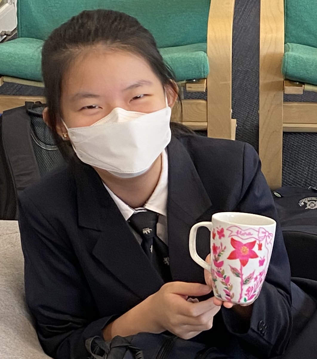 HHKSAnderson's tweet photo. To start off this busy half-term, here are some pictures of Anderson girls having fun customizing their own hot chocolate cups. 
#Letsgosustainable #HotChocolate #Creativity https://t.co/4Fcle0WEm5