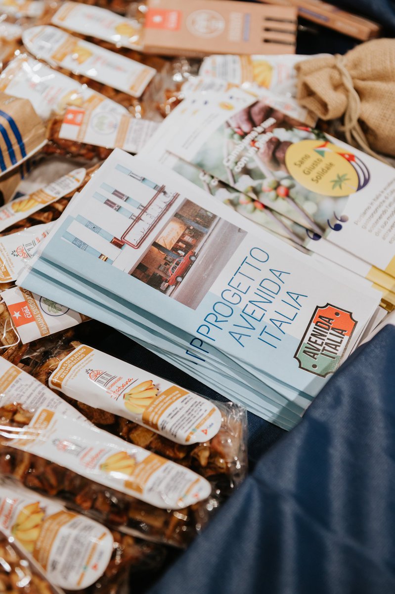 GiustoSano's tweet photo. Il primo "Festival della Cultura Cubana" si è concluso domenica, grazie a @umbertomontano per averci accolto al #MercatoCentraleTorino con uno stand dedicato.
Acquista i tuoi prodotti preferiti sani giusti e solidali, li trovi tutti sul nostro e-commerce: https://t.co/yIsQP262zO https://t.co/pRniSlfHld