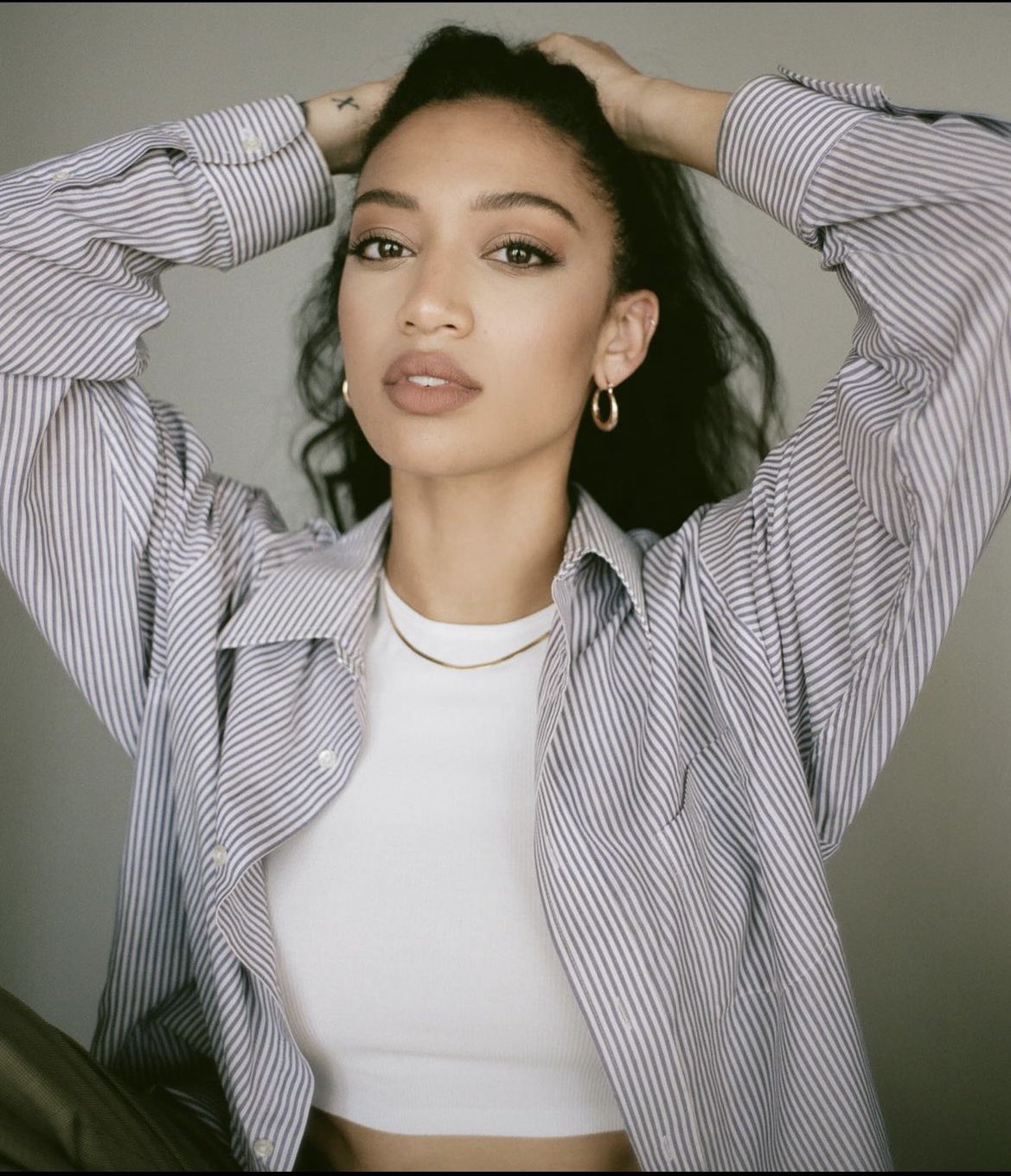 Happy Birthday to the ever gorgeous and supremely talented Samantha Logan!   