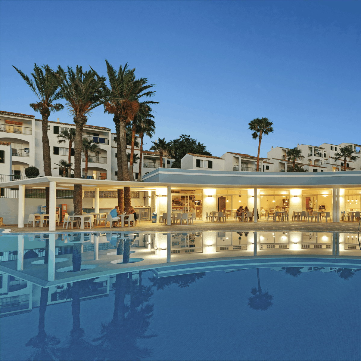 HotelesTRH's tweet photo. A 2 minutos  ⏰ de la Playa de Fornells, encuentras tu apartamento ideal para familias o parejas. Descúbrenos aún cuando el tiempo es el mejor. ☀️🍃

#trh #trhhoteles #trhexperience #trhtirantplaya #trhexplorer #trhtirant #apartamentos #vacaciones  #interiordesign #delicious https://t.co/WSyo0f9XVz