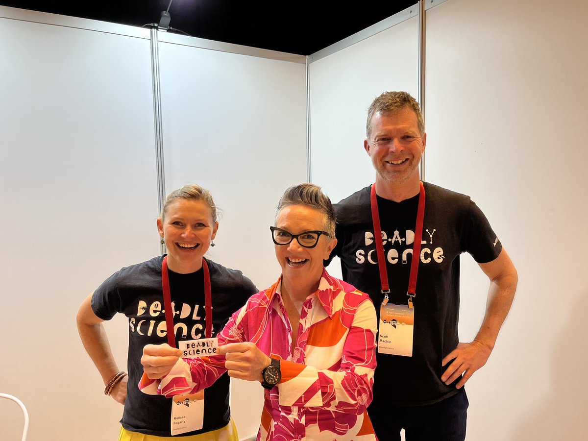 Fabulous too see @berniehobbs super-engaged at #ATSEACTIVATE. A true #STEM legend. Thanks Bernie! Amazing to see you in action again and to say hello. Thanks for touring our #STEM Activation Space. 👏🏽🌟👏🏼 @STELRproject @DeadlyScience @ATSE_au #brilliant