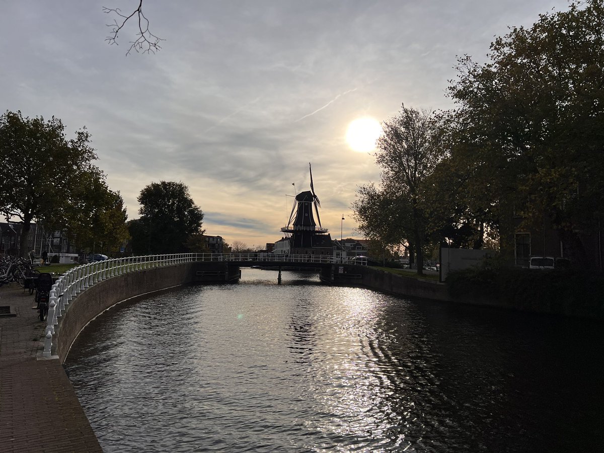 Onderwijshistorische wandeling van <a href="/KarstenSjoerd/">sjoerd karsten</a> en Yolande Emmelot, langs oude Rijkskweekschool en eerste meisjesschool van NL (1867). Heb ik in de vakantie ten minste iets anders gedaan dan nakijken, studeren en voorbereiden.