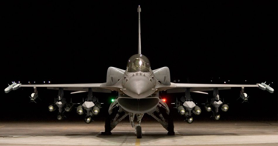 Bir arkadaş "Adli Tıpçı" dedesinden yadigar kalan az kullanılmış bir F-16V Block-70, bir de nükleer başlıklı füze sistemi taşıyan, eski ama yürürü temiz nükleer denizaltısını elden çıkaracakmış. Canan nereye koyalım ilanı, çevrene bir haber et ne olur ilgilenen çıkarsa 😉